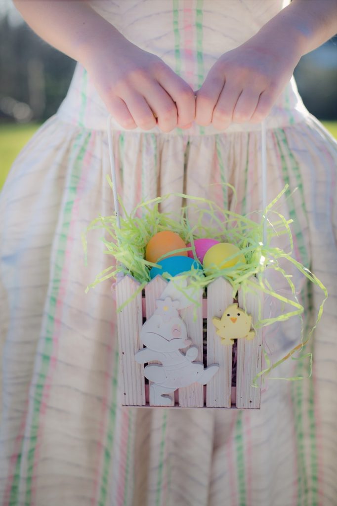 painted easter crackers from sugarbananas.com