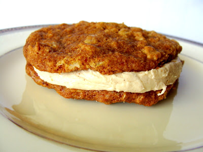 oatmeal creme pie from www.sugarbananas.com