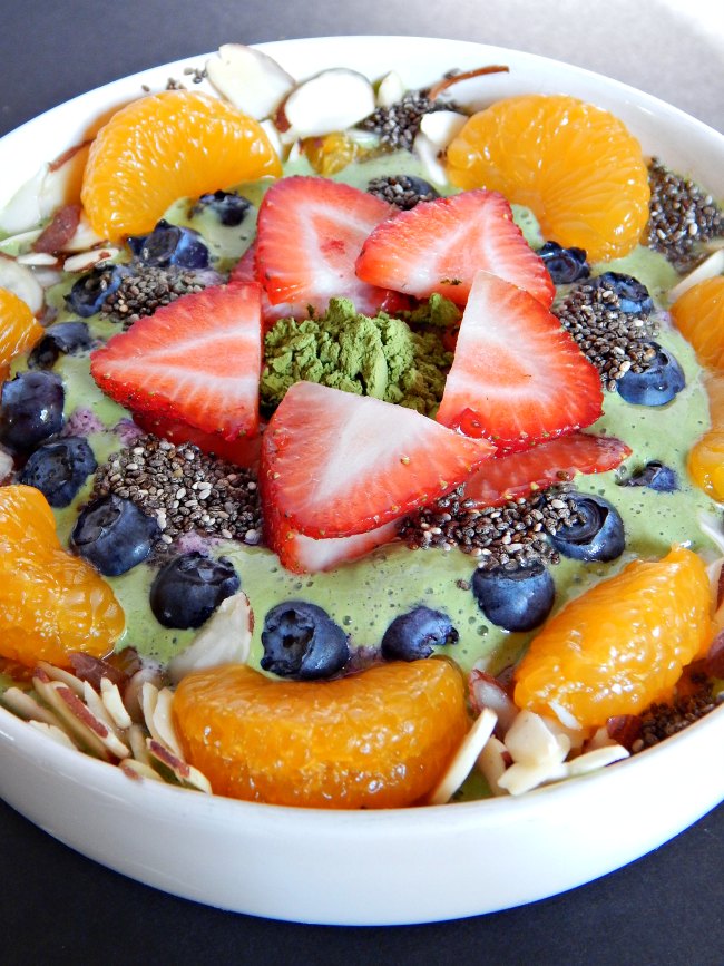 side of smoothie bowl green tea matcha on www.sugarbananas.com