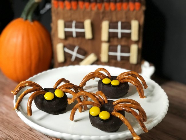 Doughnut Spiders Halloween Party Food Ideas from Sugar Bananas