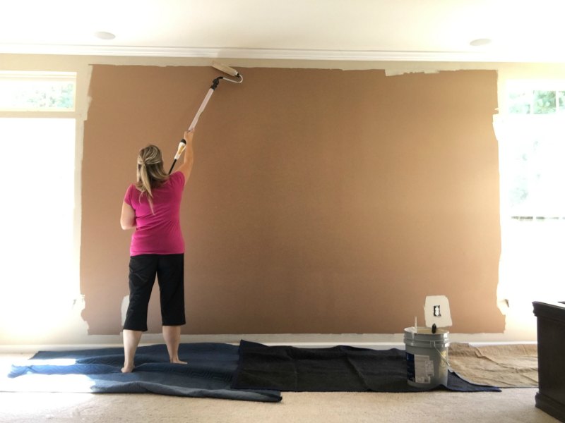 painting a wall in minutes with Wagner Roller on Sugar Bananas